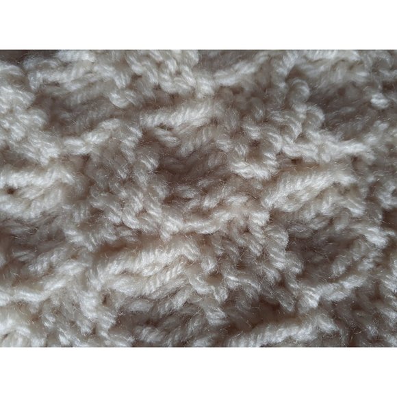 Off White knitted shawl - Picture 9 of 10